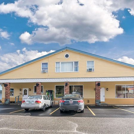 Rodeway Inn Bellows Falls Exterior photo