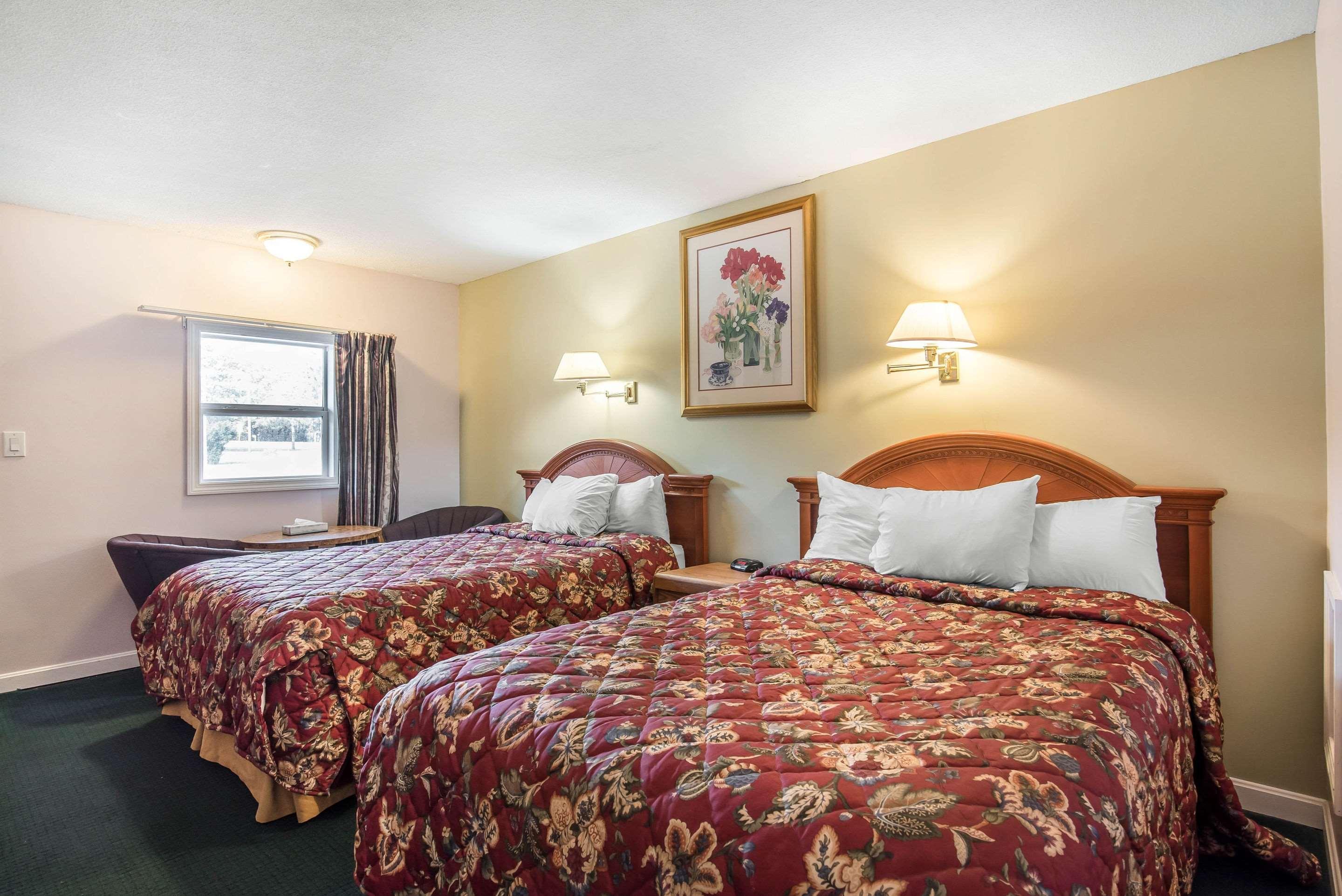 Rodeway Inn Bellows Falls Exterior photo
