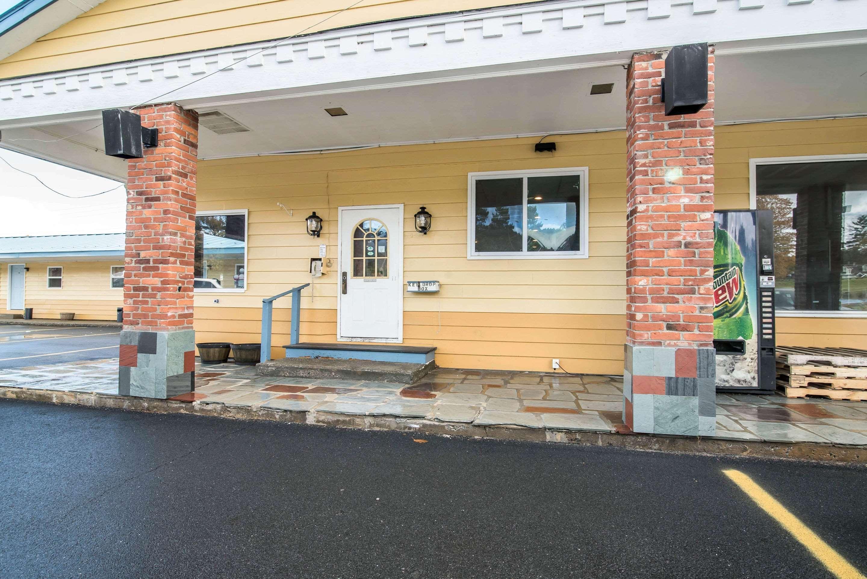 Rodeway Inn Bellows Falls Exterior photo