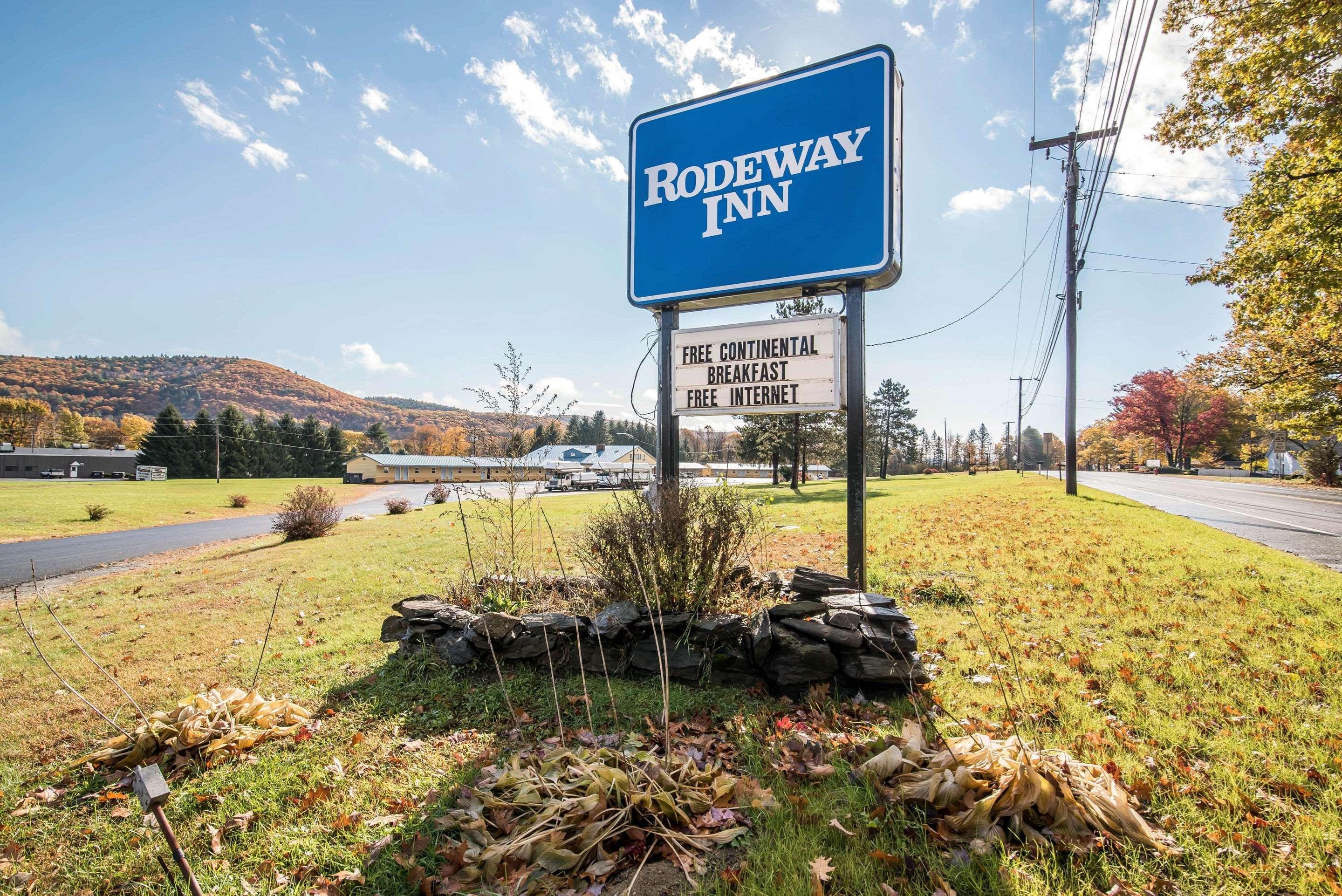 Rodeway Inn Bellows Falls Exterior photo