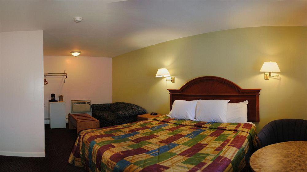 Rodeway Inn Bellows Falls Exterior photo