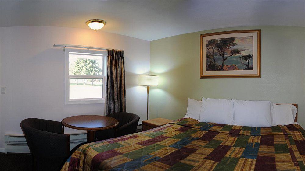 Rodeway Inn Bellows Falls Exterior photo