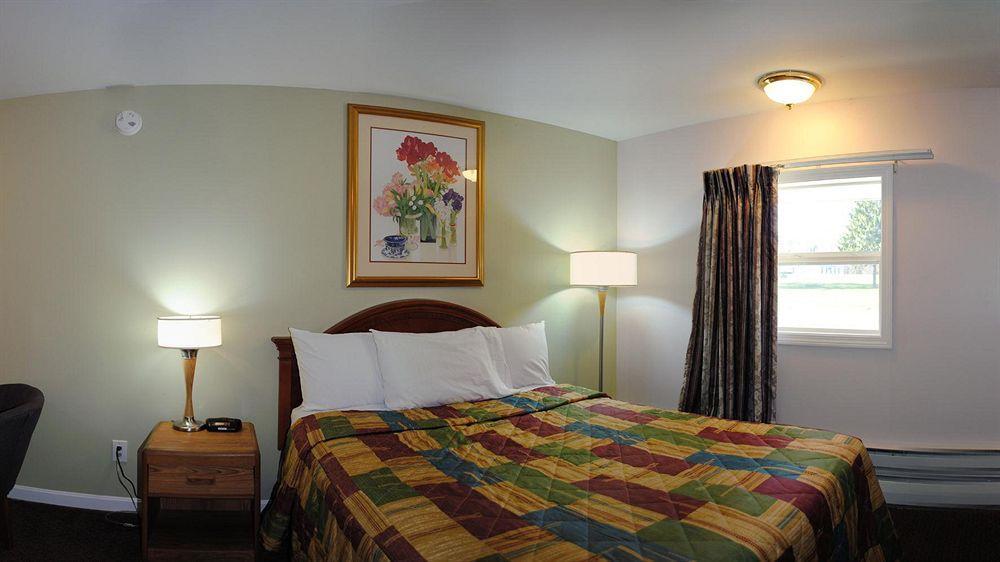 Rodeway Inn Bellows Falls Exterior photo